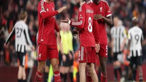 丹麦女足队长与瑞典女足队长国家队激战，私交情谊仍显。